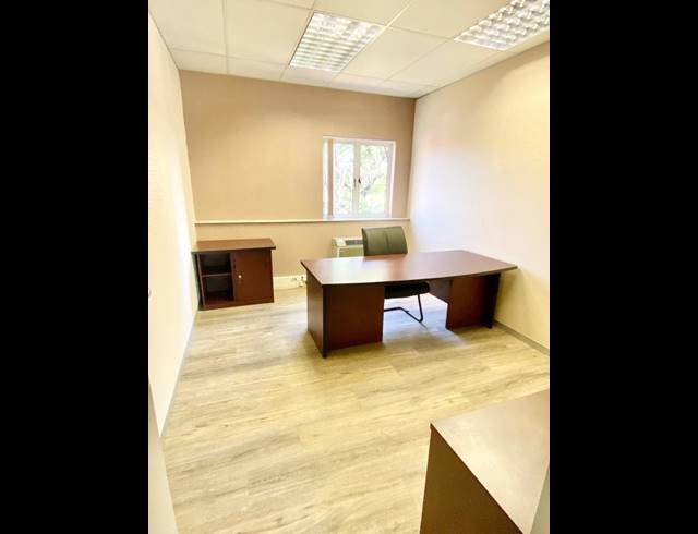 20M² OFFICE TO LET IN FOURWAYS